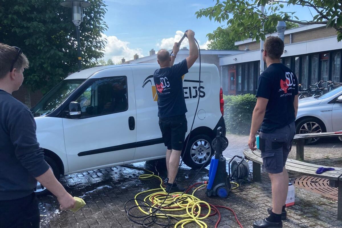 Glanzende bolides en een warm hart: geslaagde autowasdag SDG