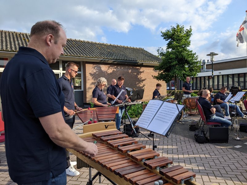 🎺 Tromgeroffel en fanfareklanken! 🥁